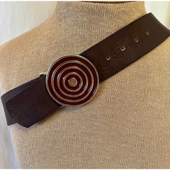 Vintage brown soft leather belt brass tone metal bulls eye target buckle Small - Picture 2 of 9